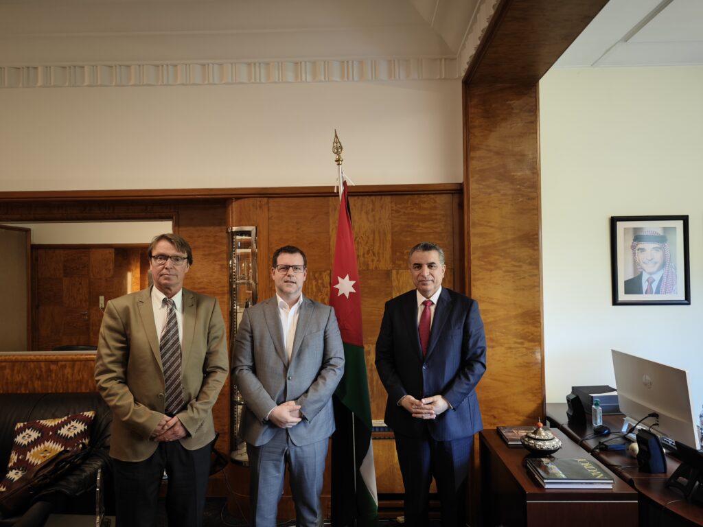 Diskussion über Jordan Source und internationale Kooperation in Brüssel